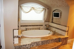 Pershing Blvd Master Tub